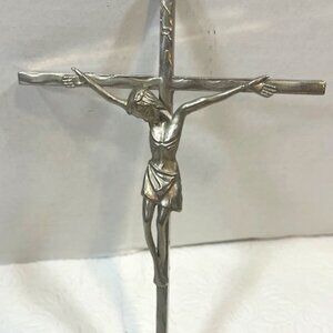 VTG Silver Tone Metal Jesus on Cross Crucifix Wall Hanging Religious 7.75"x4.5"